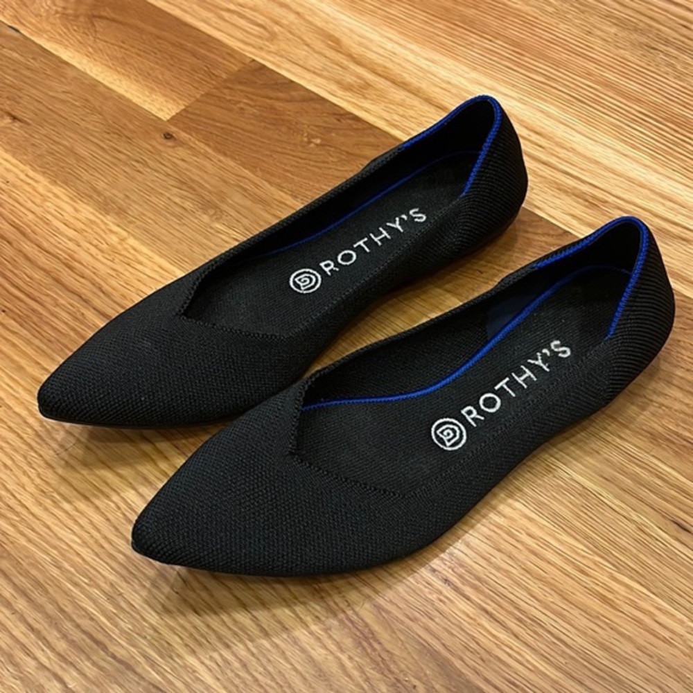 Rothy’s the point in black - size 8